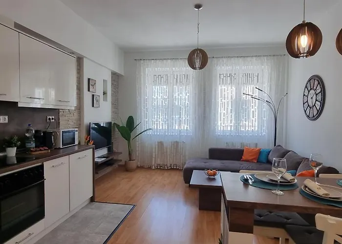 Adam Lägenhet Budapest