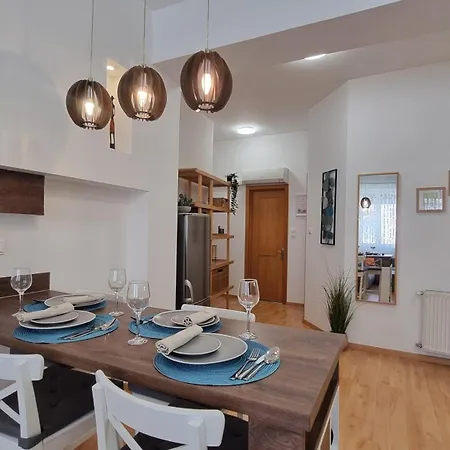 Adam Apartment *