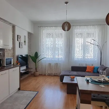 Adam Lejlighed Budapest